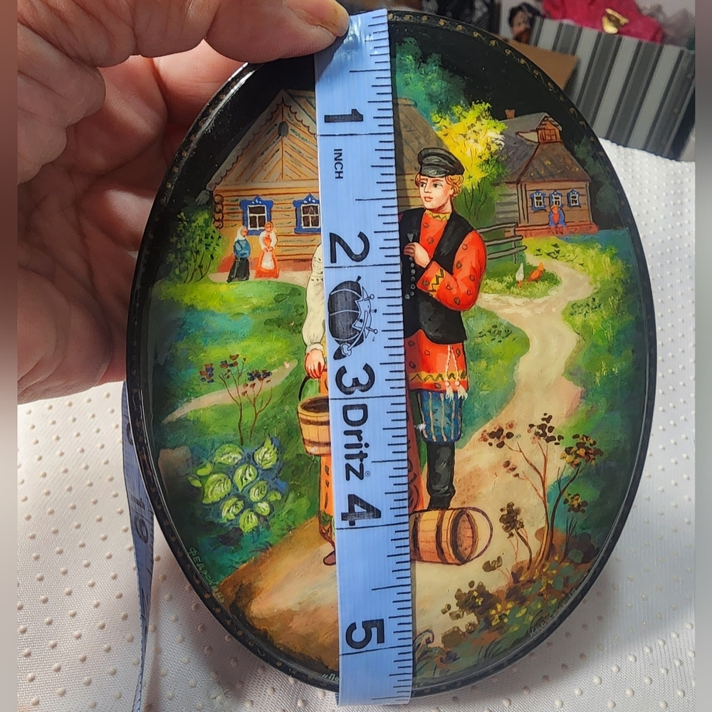 Vintage Oval Fedoskino Russian Lacket Black Jewerly Box Hand Painted - Picture 5 of 10